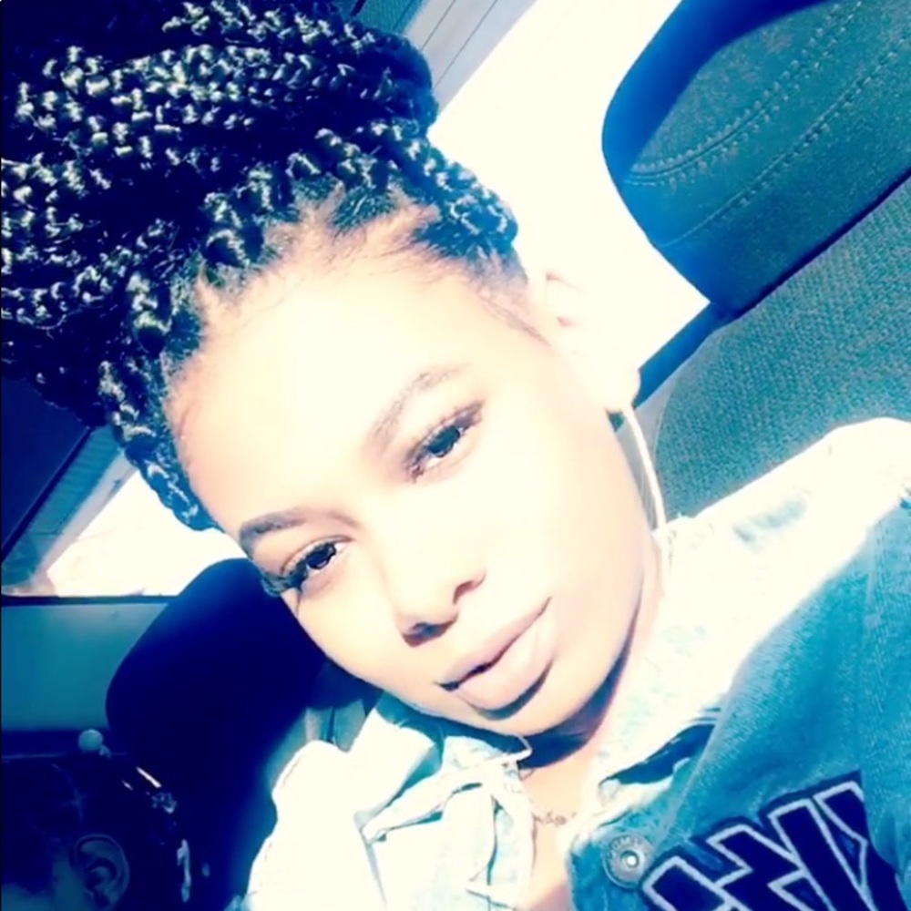 Meet your Posher, Courtney